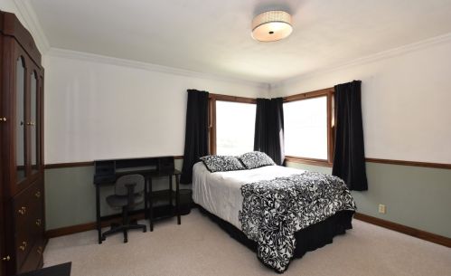 4902 Kinnickinnic Riv Pkwy, Milwaukee WI 53219-3277 exterior