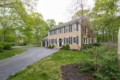 1 Southfield Ln, Sandwich, MA 02563-2784