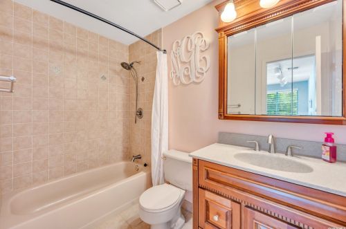 3 Hyanis Ct, Mount Sinai NY  11766-1809 exterior