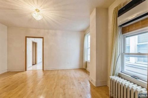 886 Broadway, Bayonne NJ  07002-3033 exterior