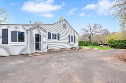 124 Park Dr, Kensington CT  06037-3815 exterior