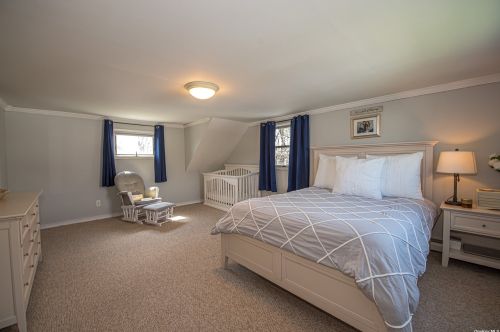 1051 Hamilton Ave, North Lindenhurst NY  11757-2130 exterior