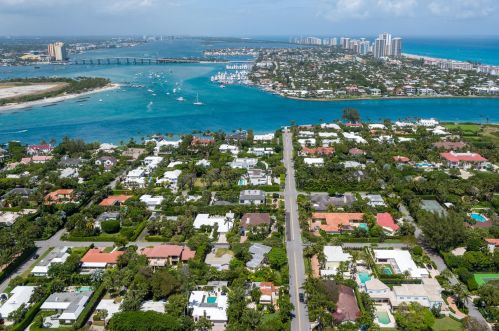 206 Caribbean Rd, Palm Beach FL  33480-3014 exterior