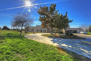 3179 De Wolf Ave, Fresno, CA 93725-9397