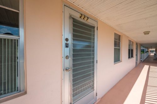 227 Dorchester J, West Palm Beach, FL 33417-1459