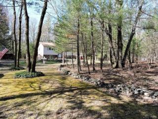 621 Long Mountain Rd, Effort, PA 18330-7725