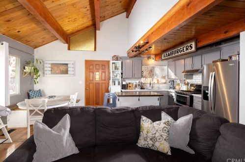 945 Tinkerbell Ave, Big Bear City, CA 92314-9604