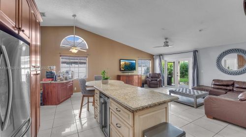 925 202nd Ave, Hollywood FL  33029-3442 exterior