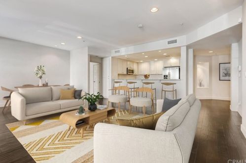 10648 Woodbridge St, North Hollywood, CA 91602-3627