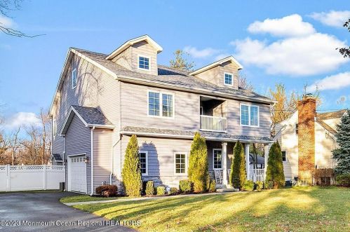 133 Mechanic St, Tinton Falls, NJ 07701-1831