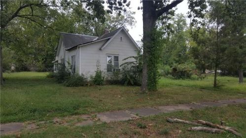 602 Main St, Gravette, AR 72736-9369