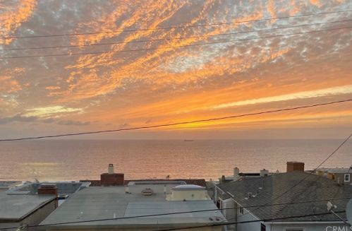 320 33rd Pl, Manhattan Beach CA  90266-3820 exterior