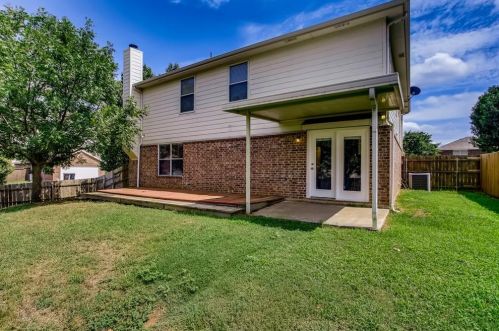 7549 Brentwood Stair Rd, Fort Worth, TX 76112-4424