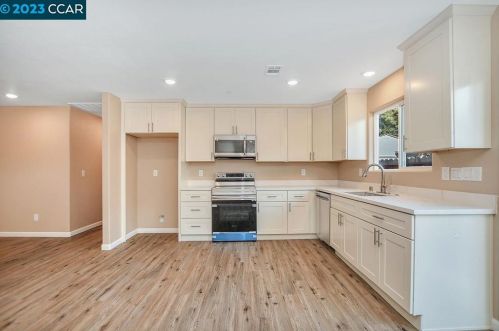 1136 Pine St, West Pittsburg, CA 94565-2746
