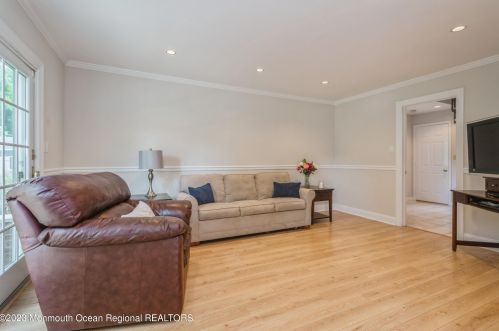 328 Main St, Middletown NJ  07748-5938 exterior