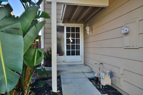 322 Shoreline Dr, West Pittsburg, CA 94565-2282