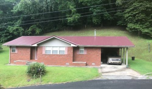 220 Parkview Dr, Offutt, KY 41240-1272