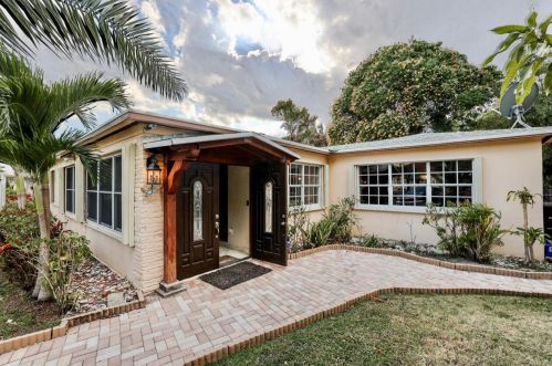 3715 Paseo Andalusia, West Palm Beach, FL 33405-2015