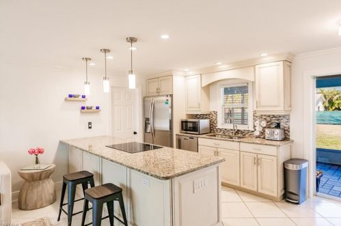 529 100th Ave, Naples FL  34108-2235 exterior