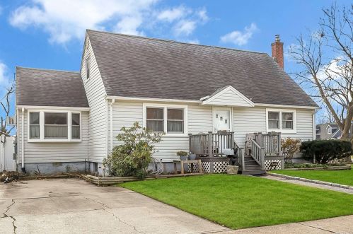 457 Kell Pl, Seaford, NY 11783-1114