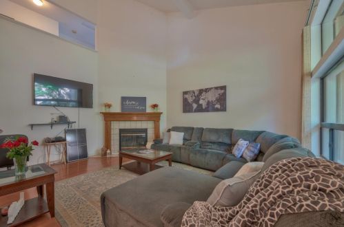 169 Del Monte Ln, Morgan Hill, CA 95037-3541