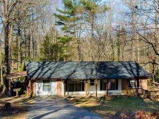 173 Timberlane Dr, Etowah, NC 28729-9794
