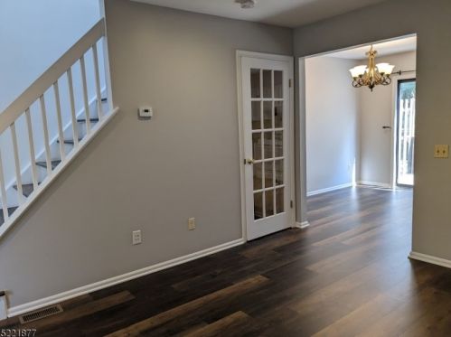 604 Almond Ct, Flemington NJ  08822-3140 exterior