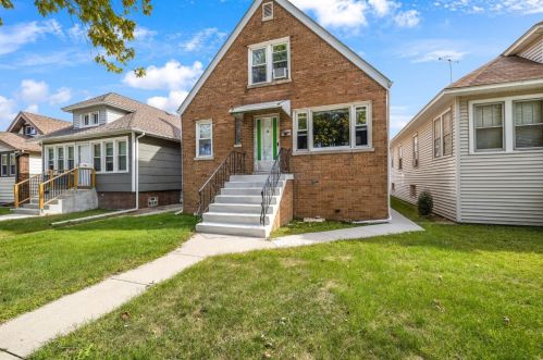 2151 Lake Ave, Whiting, IN 46394-1833
