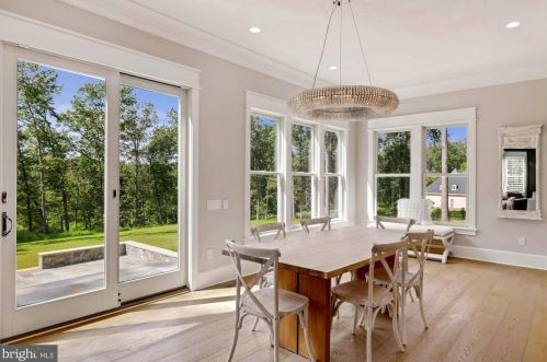 1044 Manning St, Great Falls VA  22066-1922 exterior