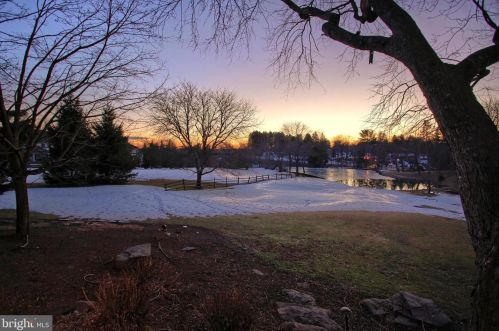 6411 Devonshire Hts Rd, Harrisburg PA 17111-4818 exterior