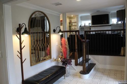 290 Forest Glen Ave, Franklin Lakes, NJ 07417-2437