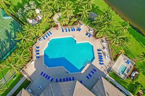 8670 Pine Cay, West Palm Beach FL  33411-5538 exterior