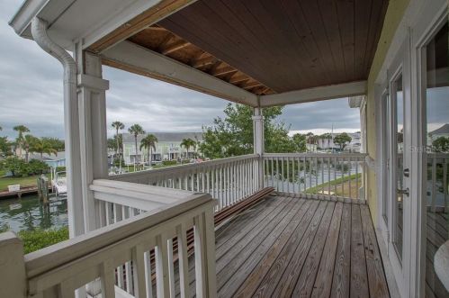 4740 Beach Dr, Saint Petersburg, FL 33705-4801