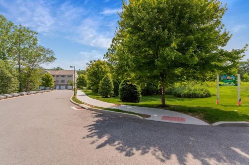 2 Riverview Ct, Brookfield Center CT  06804 exterior