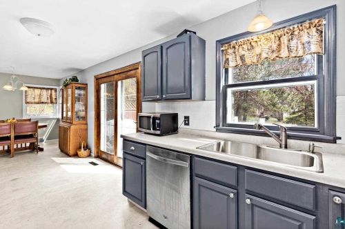 2508 Nanticoke St, Duluth, MN 55811-2922