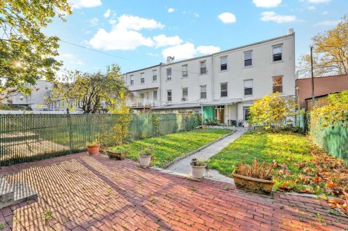 20-13 41st St, Long Island City, NY 11105-1025