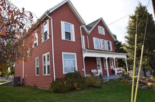 330 New St, Walnutport, PA 18088-1343