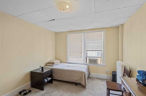 7 Bayview Ave, Middletown RI 02840-2108 exterior