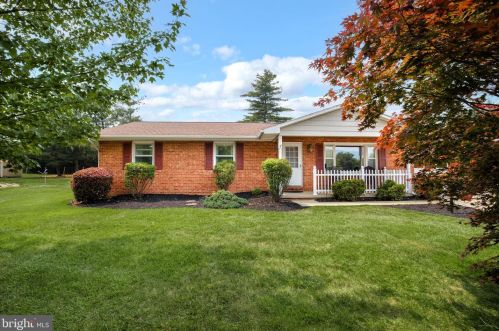 9869 Pleasant View Dr, New Market, VA 22844-9618