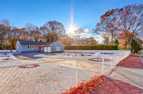 34 Alexander Ave, Blue Point, NY 11715-1002