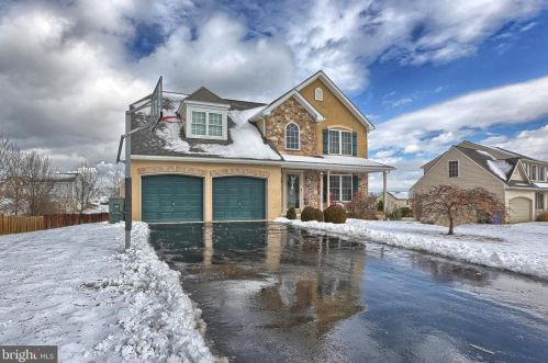 165 Austin Dr, Mount Wolf, PA 17347-9101
