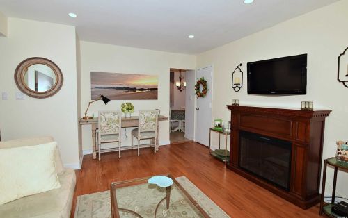 34 Terrace Cir, Great Neck, NY 11021-4189