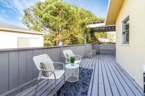 2800 Kingsland Ave, Oakland CA  94619-3325 exterior