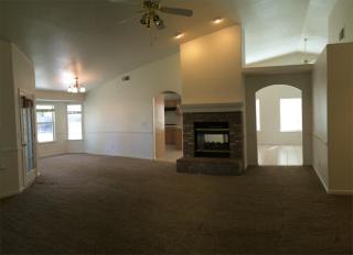 910 Julia Way, Hanford CA  93230-2353 exterior