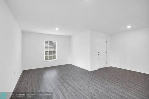 526 Azine Ave, Fort Pierce, FL 34983-8727