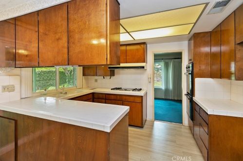 5576 Inner Circle Dr, Riverside CA  92506-3617 exterior