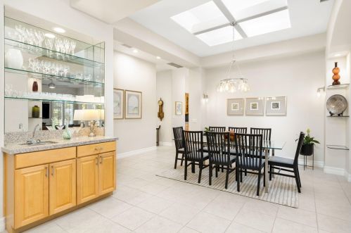 8 King Edward Ct, Rancho Mirage CA  92270-1621 exterior