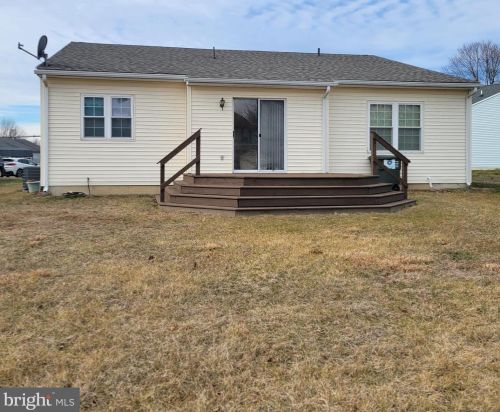 79 Charles Dr, New Castle, DE 19720-4679
