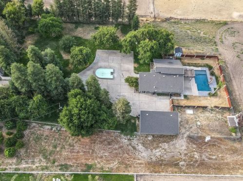 1812 Golf Rd, Turlock CA  95380-9746 exterior