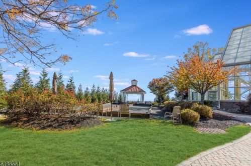 102 Quarry Dr, West Paterson NJ  07424-4255 exterior